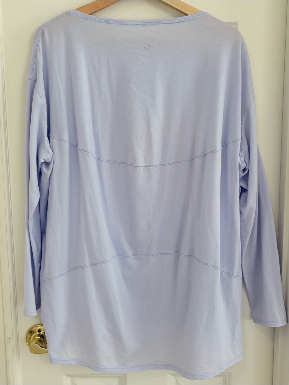 Lululemon Back in Action Shirt 💜 - Picture 3 of 6